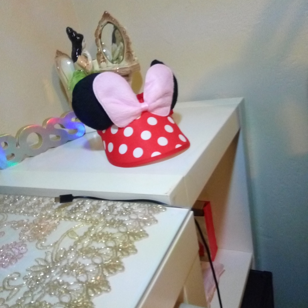 Minnie Mouse Hat Ear's - Picture 2 of 3